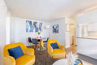 Reserves of Melbourne in Melbourne, FL - Building Photo - Building Photo