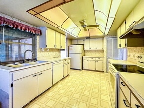 4819 Prince George Cir in New Port Richey, FL - Foto de edificio - Building Photo