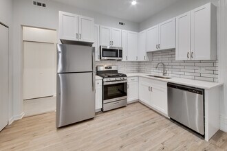 2029 N Damen Ave, Unit 3FF in Chicago, IL - Building Photo - Building Photo