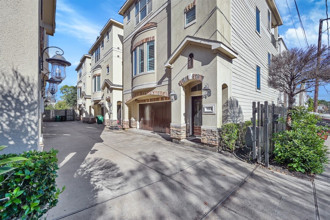 3324 Chenevert St in Houston, TX - Building Photo