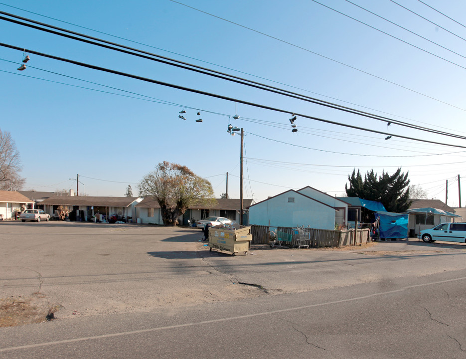 3836 El Camino Ave in Ceres, CA - Foto de edificio