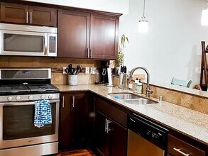 Beautiful Bothell Townhome, Unit 1204 in Bothell, WA - Building Photo - Building Photo