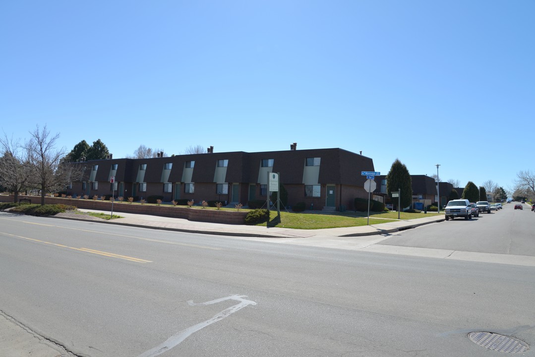 Glenwood Terrace Townhomes in Lakewood, CO - Building Photo