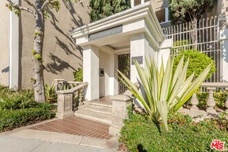 8455 Fountain Ave in West Hollywood, CA - Building Photo - Building Photo