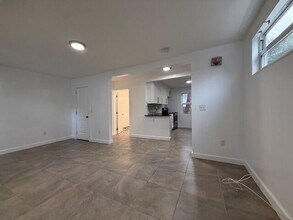 919 2nd St, Unit 4 in West Palm Beach, FL - Building Photo - Building Photo