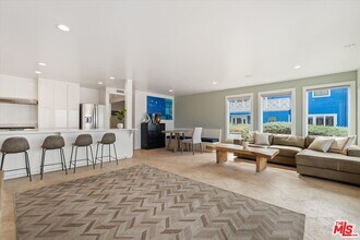 6419 Ocean Front Walk in Los Angeles, CA - Building Photo - Building Photo