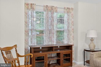 511 Diamond Dr in Newtown, PA - Foto de edificio - Building Photo