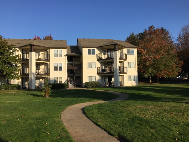 Sundial Apartments in Wilsonville, OR - Foto de edificio - Building Photo