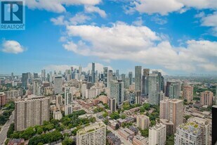 101 Charles St E in Toronto, ON - Building Photo