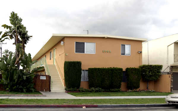 1701 Coronado Ave in Long Beach, CA - Foto de edificio