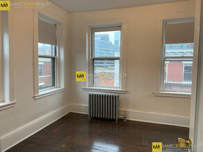 29 Grove St, Unit 7 in Boston, MA - Foto de edificio - Building Photo