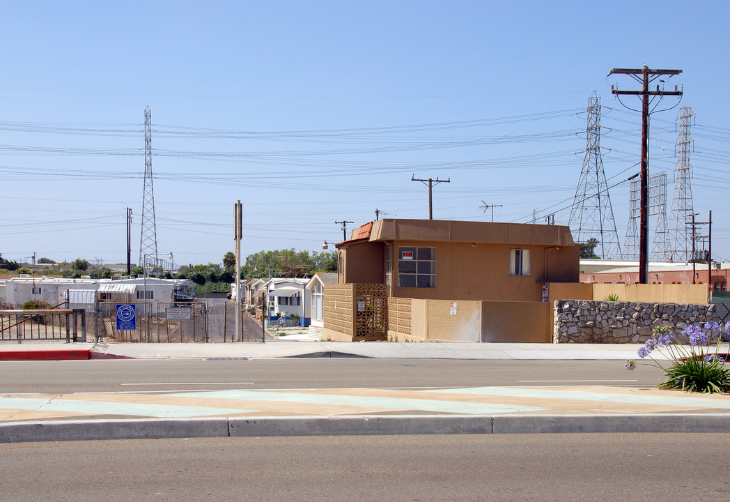 1900 Artesia Blvd in Torrance, CA - Building Photo