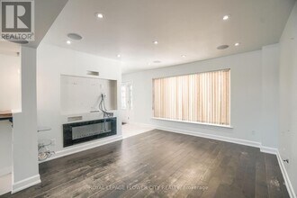12 Gondola Crescent in Brampton, ON - Building Photo - Building Photo