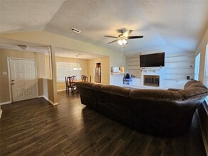9746 Dover Hill Rd in La Porte, TX - Building Photo - Building Photo