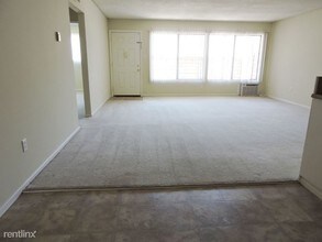 1670 W Broadway in Anaheim, CA - Building Photo - Building Photo