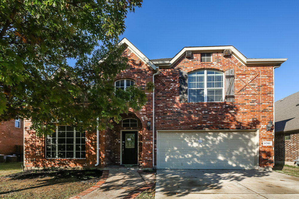 8701 Prairie Dawn Dr in Fort Worth, TX - Building Photo