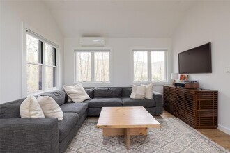 535 Mink Hollow Rd in Woodstock, NY - Building Photo - Building Photo