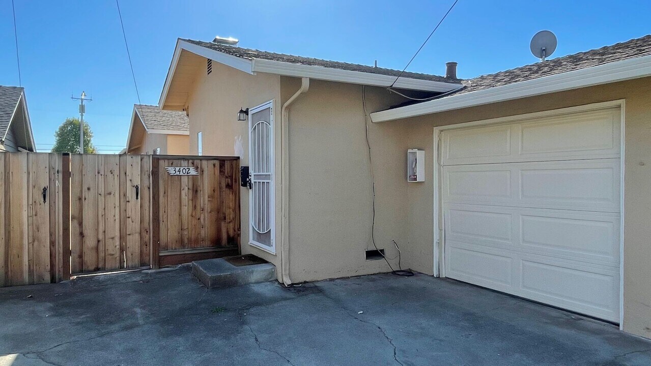 3402 Homestead Rd in Santa Clara, CA - Foto de edificio
