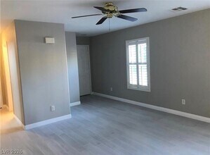 6473 Blue Iris Ct in Las Vegas, NV - Building Photo - Building Photo
