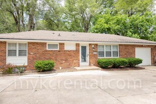 9108 W 95th St in Overland Park, KS - Building Photo