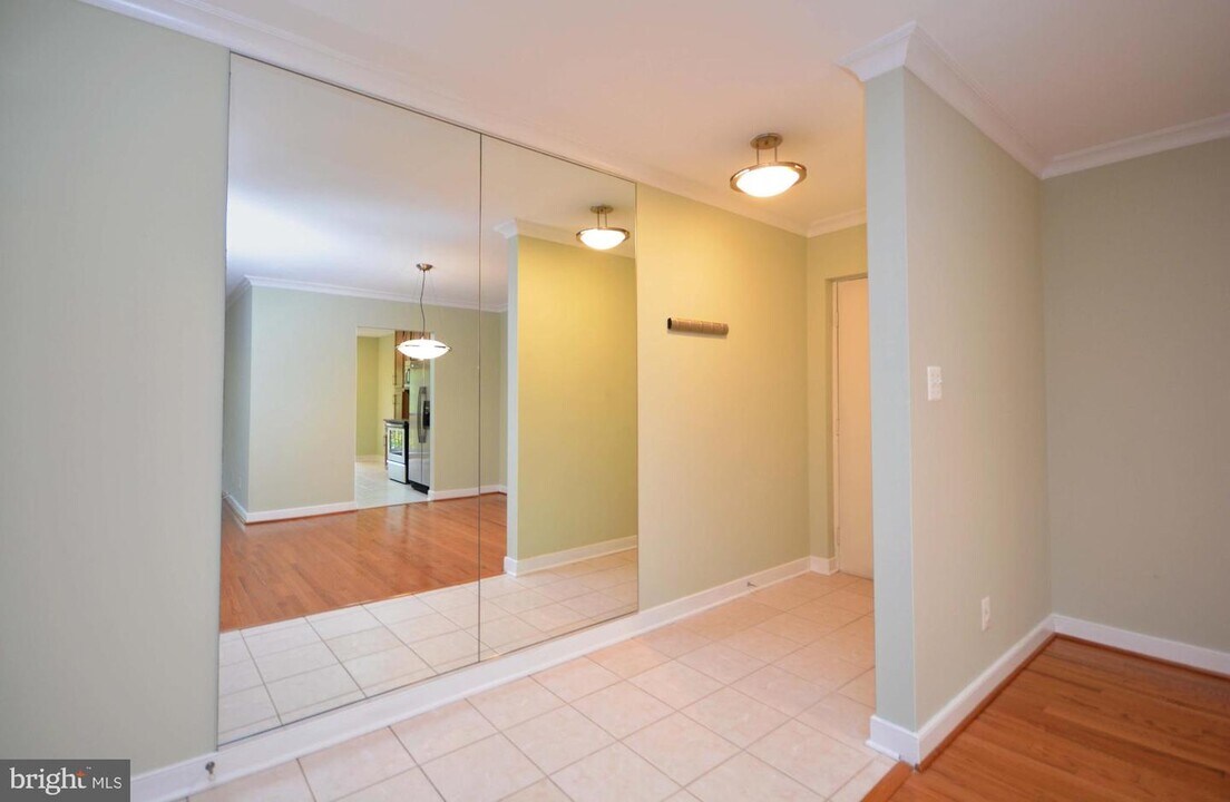304 Hilltop Ln-Unit -I in Annapolis, MD - Foto de edificio