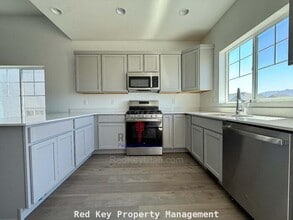1115 Sparrow Way, Stansbury Park in Stansbury Park, UT - Building Photo - Building Photo