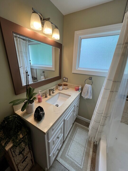 207 Marquette St, Unit 2 in Bay City, MI - Building Photo