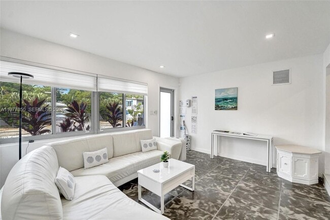 3305 NE 16th Ct in Fort Lauderdale, FL - Building Photo - Building Photo