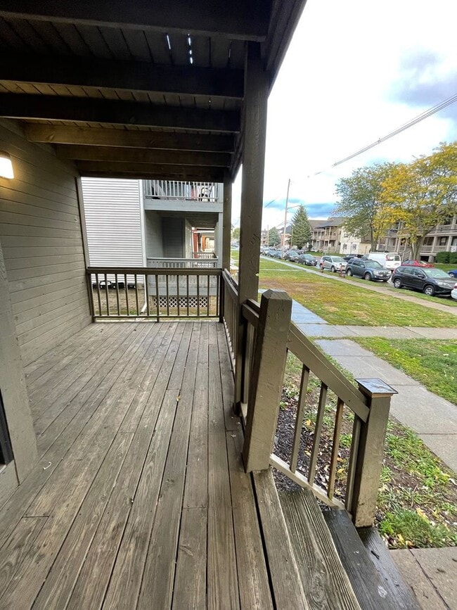 72 Chittenden Ave in Columbus, OH - Foto de edificio - Building Photo