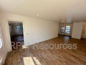 2136 Carlton Way in The Village, OK - Building Photo - Building Photo