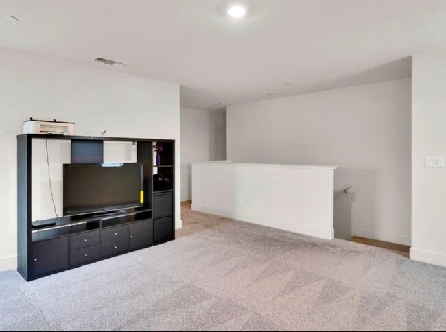 1672 Thistle Ln, Unit Main House in Los Banos, CA - Building Photo - Building Photo