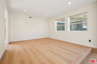 5131 Campo Rd in Los Angeles, CA - Foto de edificio - Building Photo