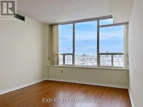 700 Constellation Dr in Mississauga, ON - Building Photo - Building Photo