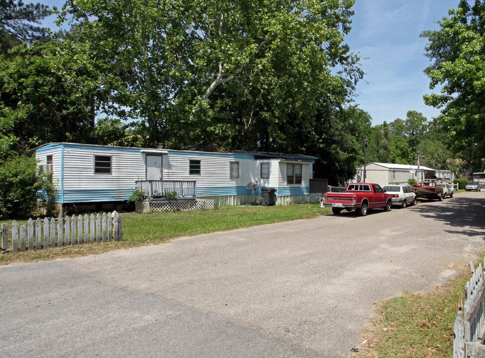 Kenwood Mobile Home in Charleston, SC - Building Photo