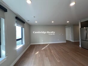 8 Central St, Unit TT in Somerville, MA - Building Photo - Building Photo