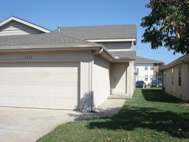 Glendale Place Duplexes Apartments