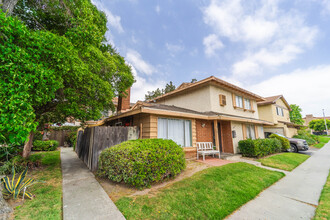 2858 W Lincoln Ave in Anaheim, CA - Building Photo - Building Photo