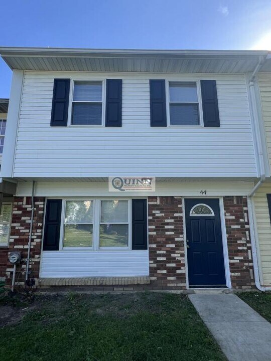 44 Willow Ct in Elkton, MD - Building Photo