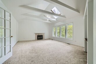 26050 SE 18th Pl in Sammamish, WA - Building Photo - Building Photo