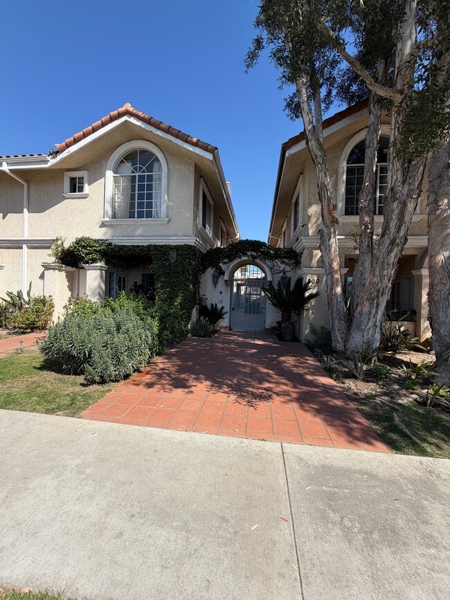 800 N June St, Unit #5 in Los Angeles, CA - Foto de edificio - Building Photo