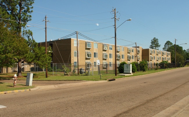 Golden Key Apartments in Jackson, MS - Building Photo - Building Photo