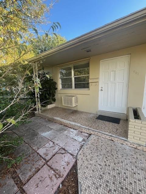 901 SW 4th Terrace in Hallandale Beach, FL - Building Photo - Building Photo