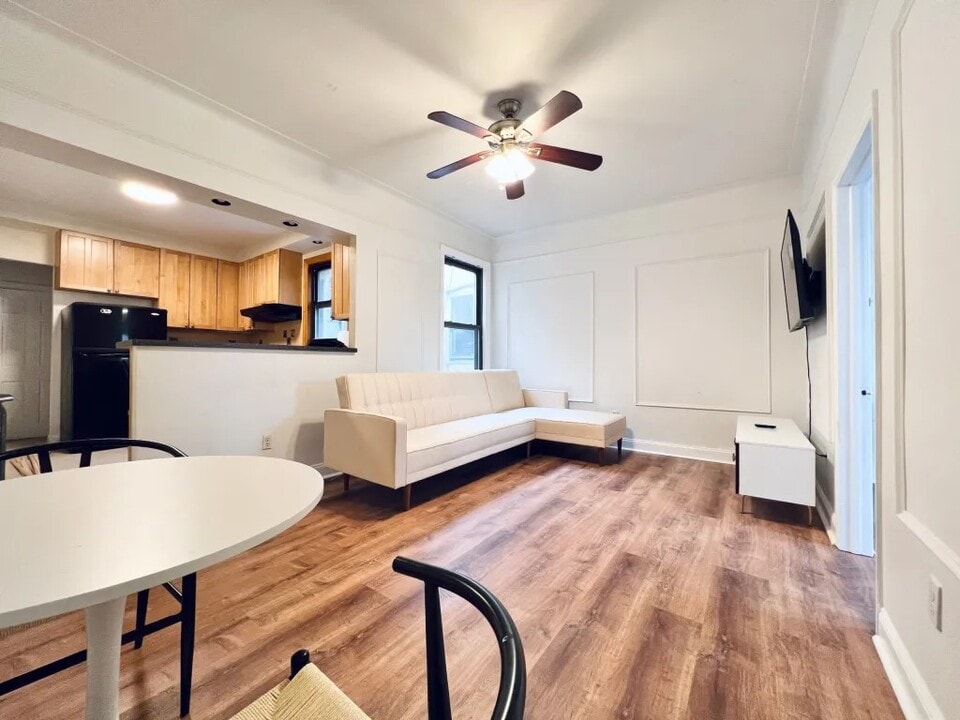 31-16 36th Ave in Queens, NY - Building Photo