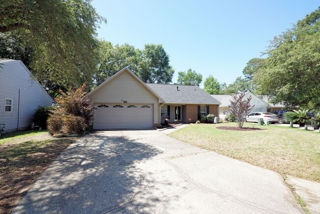 4496 Parkwood Ln W in Niceville, FL - Building Photo - Building Photo