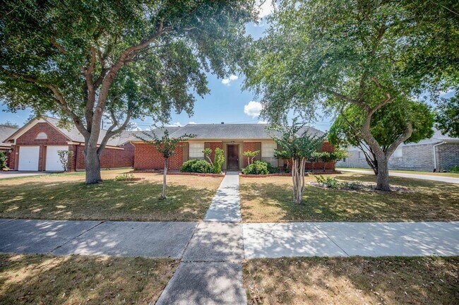 13211 Rosstown Dr in Sugar Land, TX - Building Photo - Building Photo
