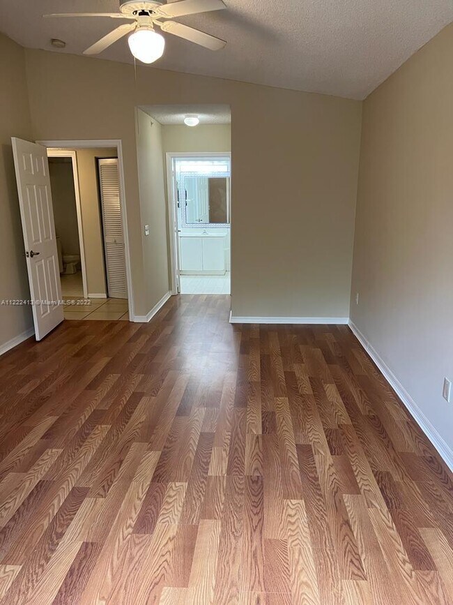 165 NW 96th Ter, Unit 301 in Pembroke Pines, FL - Building Photo - Building Photo