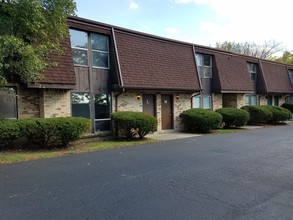 Stoneybrook Townhouse Apartments in Fairborn, OH - Building Photo - Building Photo