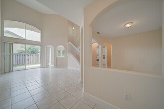 11336 NW 54th Terrace in Doral, FL - Building Photo - Building Photo