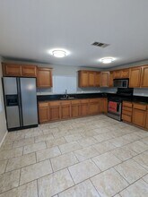 616 E Opp St in Los Angeles, CA - Foto de edificio - Building Photo