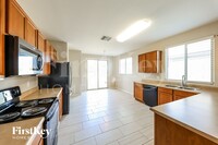 17564 W Monte Lindo Ln in Surprise, AZ - Foto de edificio - Building Photo